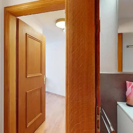 Apartman Ludains 2/9 *